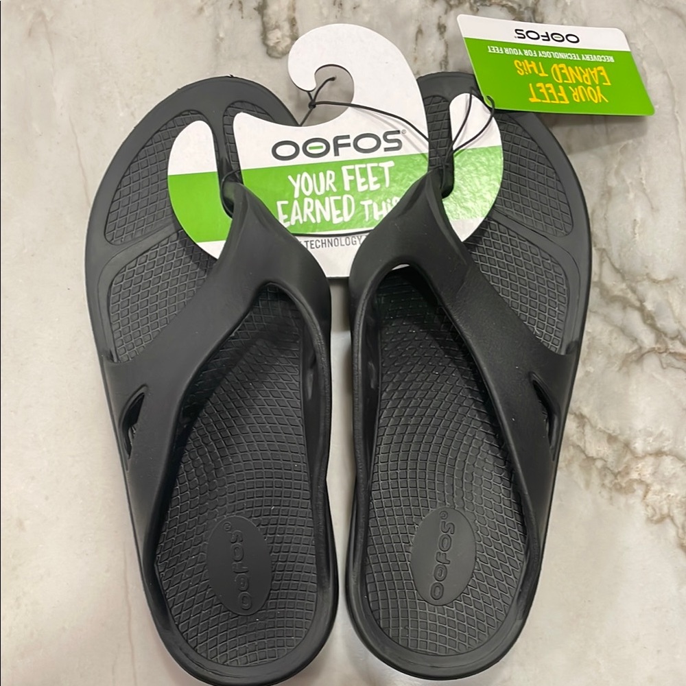 NWT - Oofos Black Recovery Flip Flops - size 9 Men’s / 11 Women